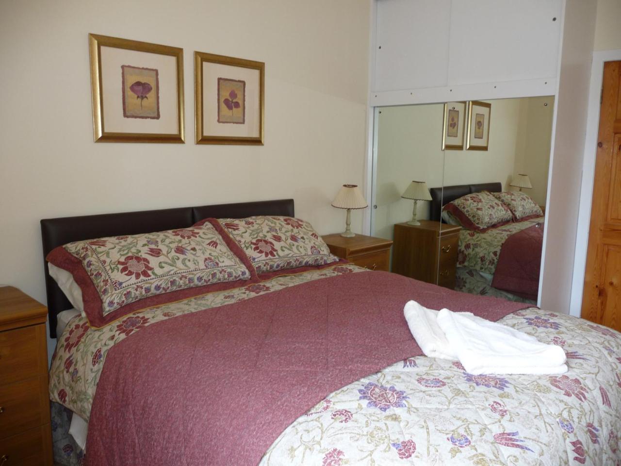Skene Terrace Apartments Aberdeen Bagian luar foto